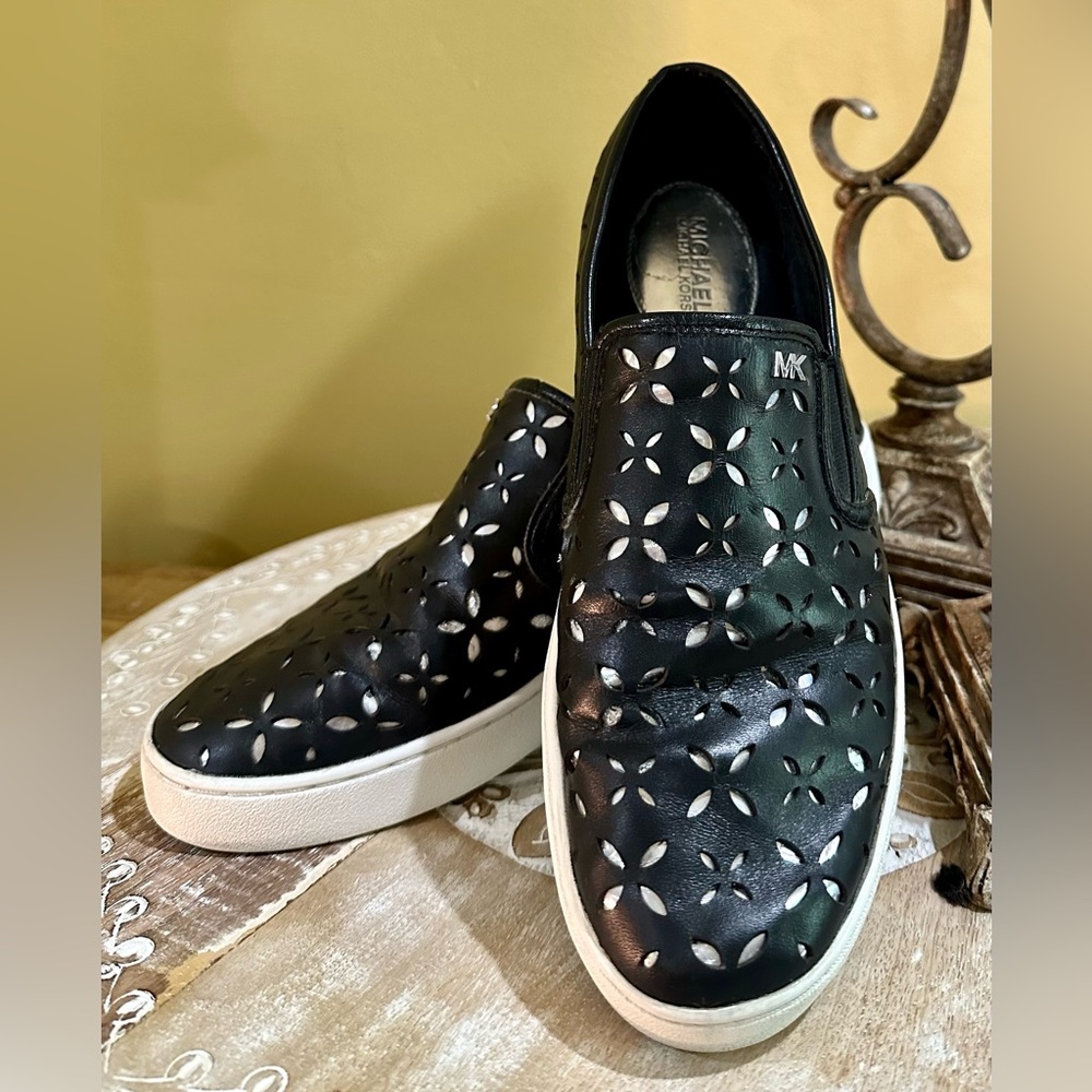 GC Michael Kors “Keaton” Slip-on Leather Sneaker. Size 9